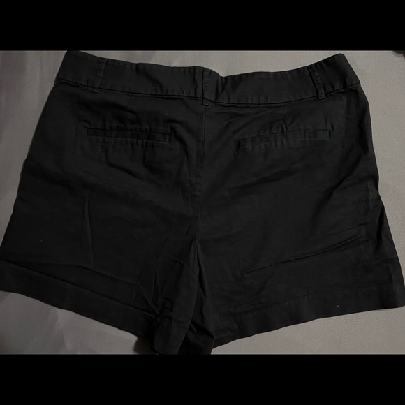 Women’s Ann Taylor Shorts - Picture 2 of 3